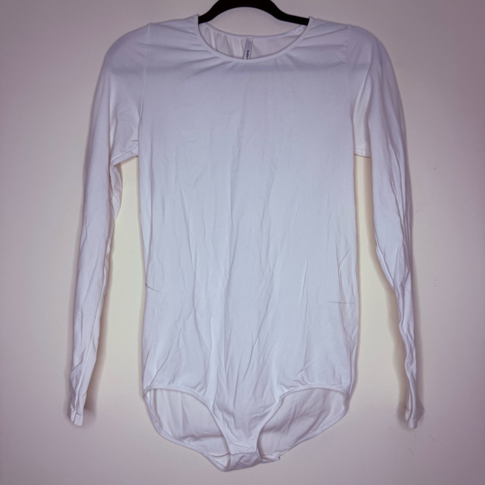 ARITZIA BABATON Basic White Neutral Longsleeve Stretchy Base Layer Snap Bodysuit